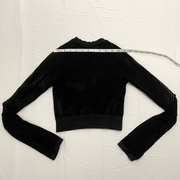 Carbon38 fitted fishnet mesh crop top - Picture 7 of 9